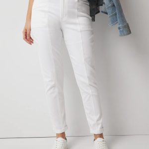 Curvy Mid-Rise Double Pocket Girlfriend Jean