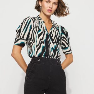 Elbow Sleeve Y-Neck Shirt